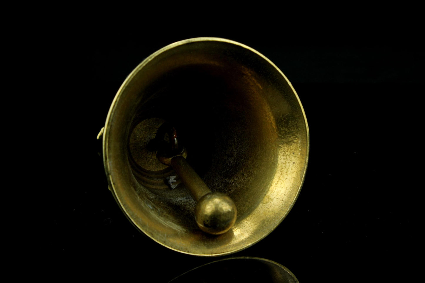 Vintage messing tafelbel met Napoleon Bonaparte - handbel met reliëf en klepel - 16 cm. hoog