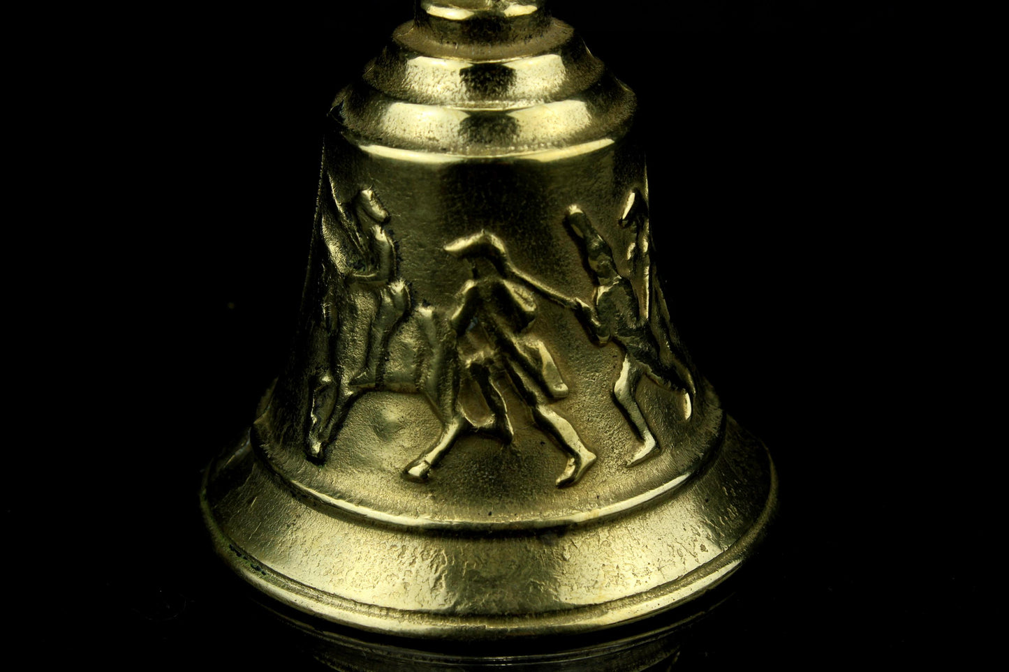 Vintage messing tafelbel met Napoleon Bonaparte - handbel met reliëf en klepel - 16 cm. hoog