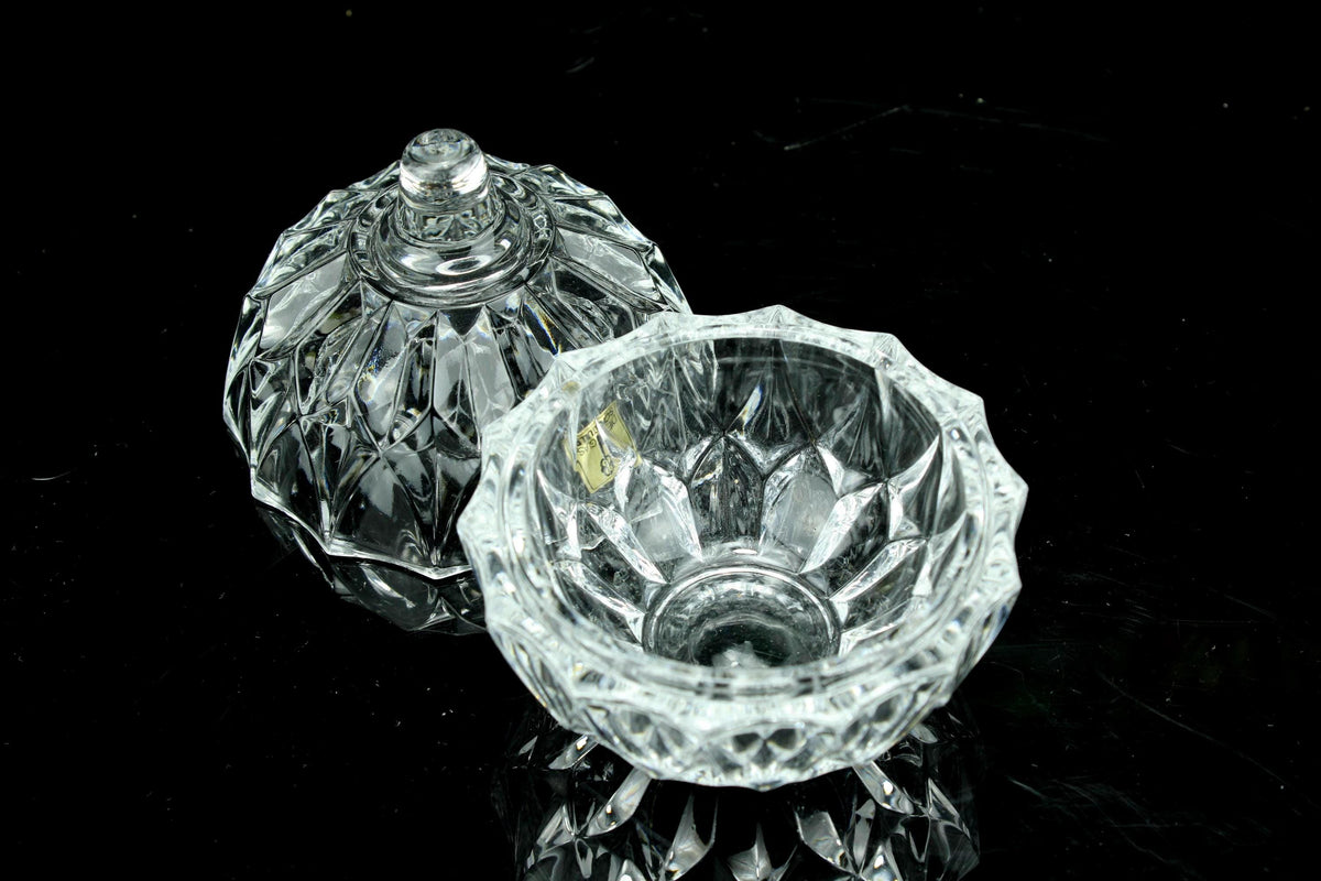 Vintage kristallen bonbonschaaltje met deksel - klein geslepen sieradendoosje - Duits kristal - 8 cm.