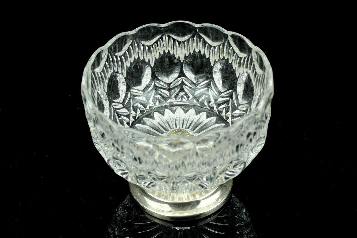 Vintage Kristallschale auf versilbertem Fuß - Geschliffene Kristallpralinen-Schale - Zierschale mit silbernem Sockel - 9,5 cm hoch