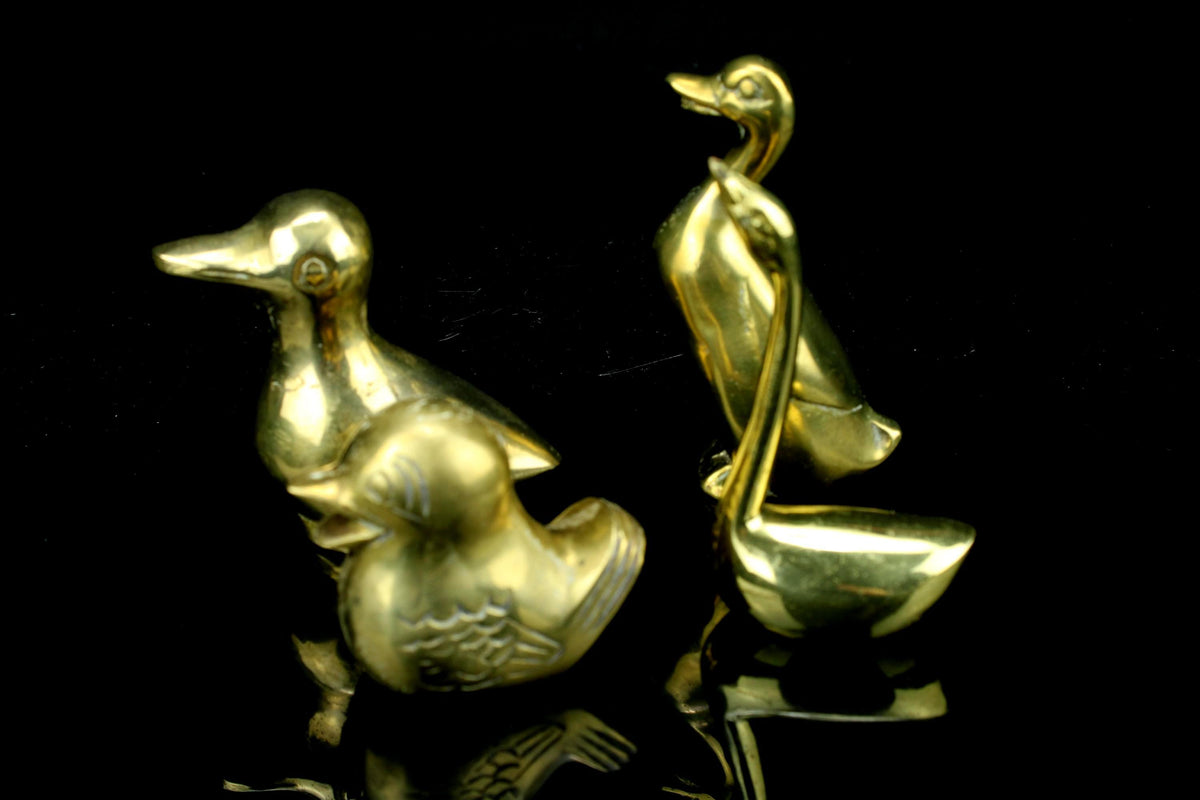 Vintage set van 4 miniatuur messing vogeltjes - zwaan en eendjes - waterdieren verzamelset