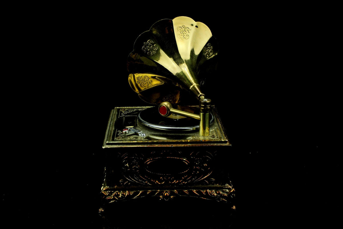 Vintage Miniatur-Grammophon – funktionierende Spieldose aus Messing – Retro-Spieldose mit Trichter – 13 cm. – inkl. Platte