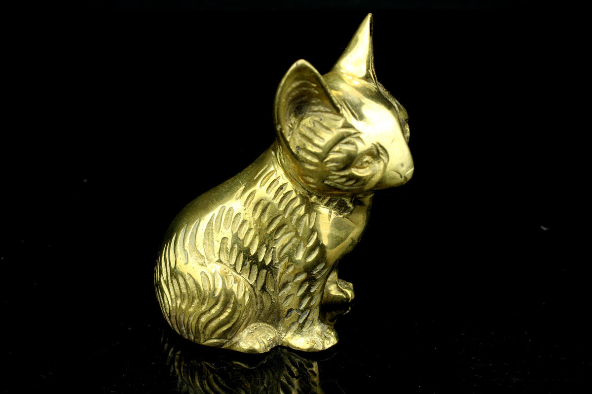 Vintage messing kat beeldje - zittende poes met gedetailleerde vachtdetails - 9 cm. hoog