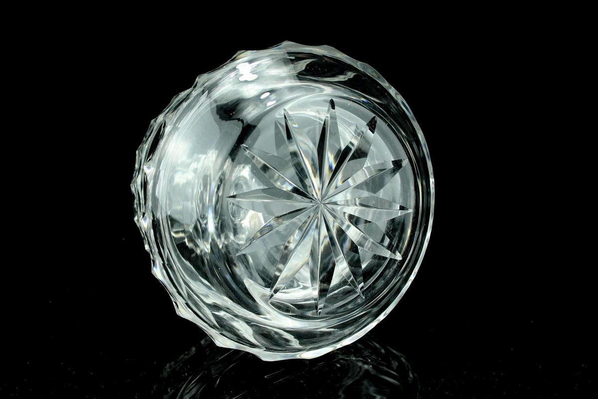 Vintage Kristall-Bonbonschale mit Deckel - geschliffene Bleikristall-Pralinenschachtel mit diamantförmigem Knauf - verzierte Süßigkeitenschale