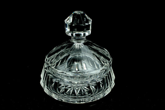Vintage kristallen bonbonschaal met deksel - geslepen loodkristal bonbondoos met diamantvormige knop - sierlijke snoepschaal