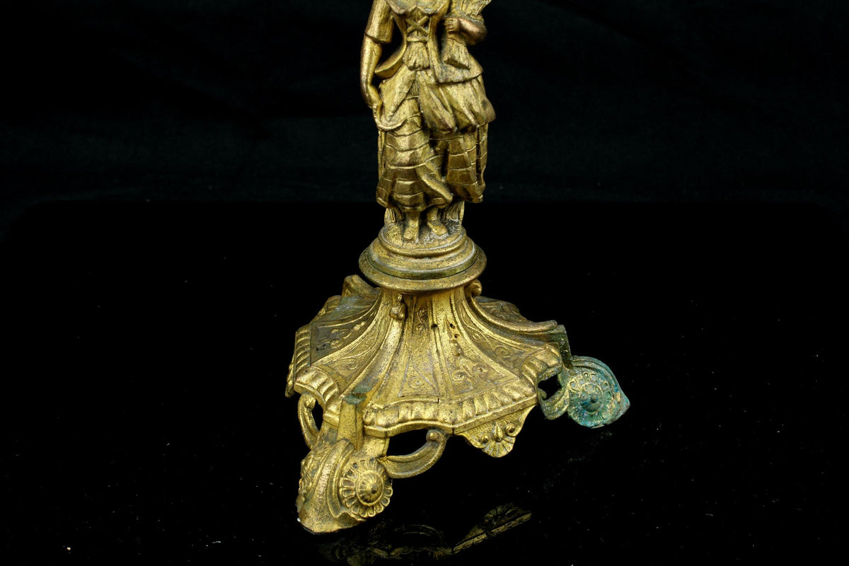 Antiek set van 2 verguld spelter kandelaars - 4-armige kandelaars met boer en boerin - Rococo stijl - zeldzaam paar tafelkandelaars