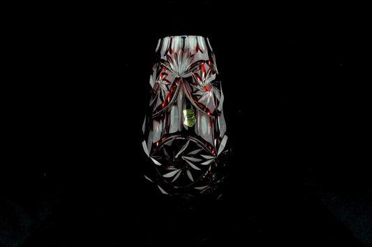 Vintage robijnrood geslepen kristallen vaas - druppelvorm slanke hals - genuine crystal - ovaal palmetten patroon - 24 cm