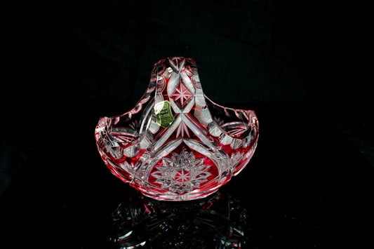 Vintage robijnrood geslepen kristallen schaaltje (mand) - gebogen handvat 13 cm - loodkirstal - snoepschaal
