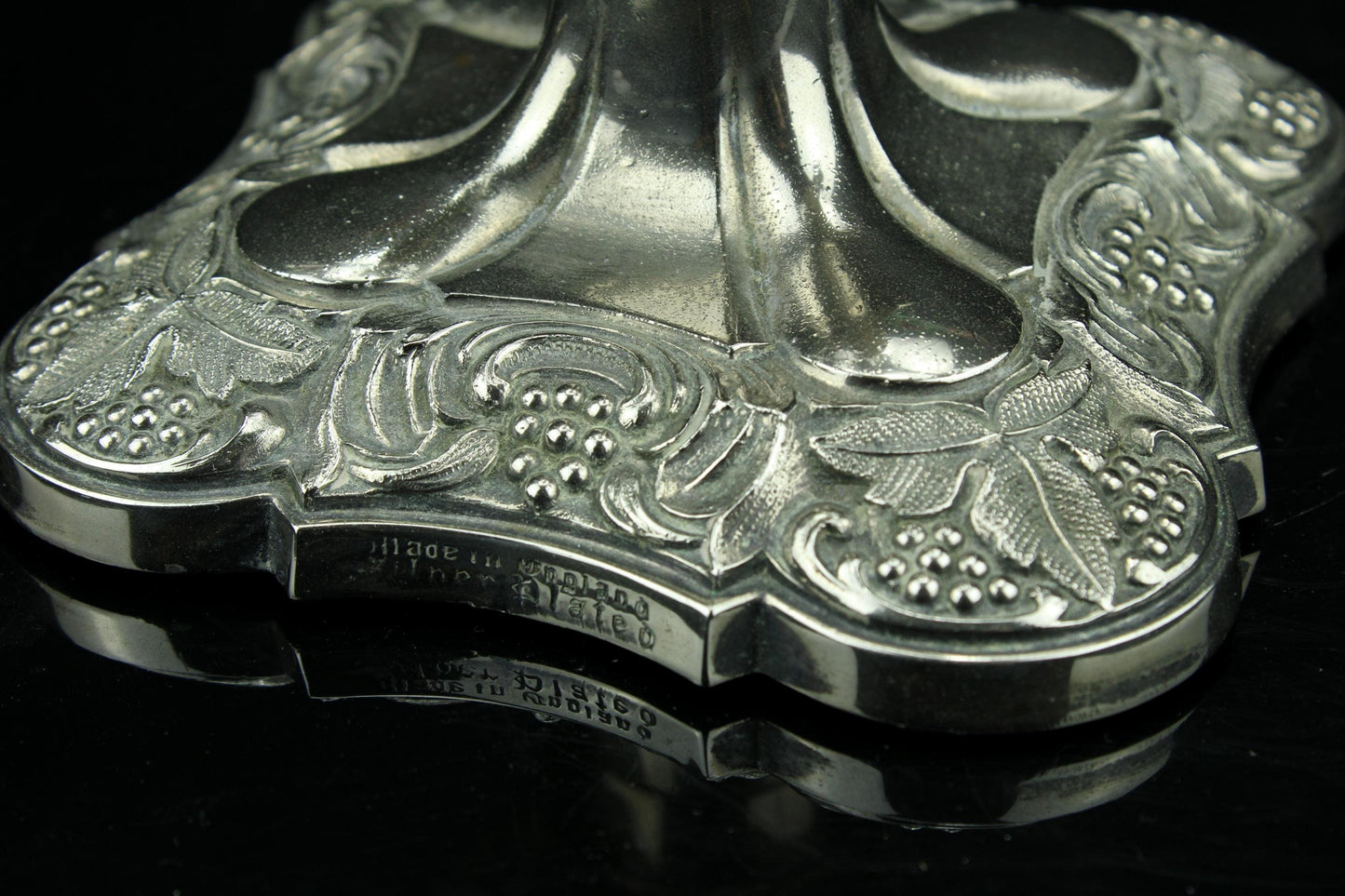 Vintage verzilverd driearmig kandelaar paar - Silver plated made in England - set van 2 - druivenranken - ca. 1900 - Belle Époque - 24,5 cm