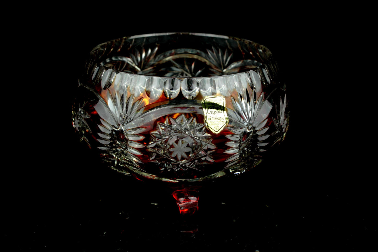 Vintage robijnrood geslepen kristal schaal - bolronde vorm - drie bolpootjes - Genuine crystal - Snoepschaal/bonbonnière - 9,5 cm