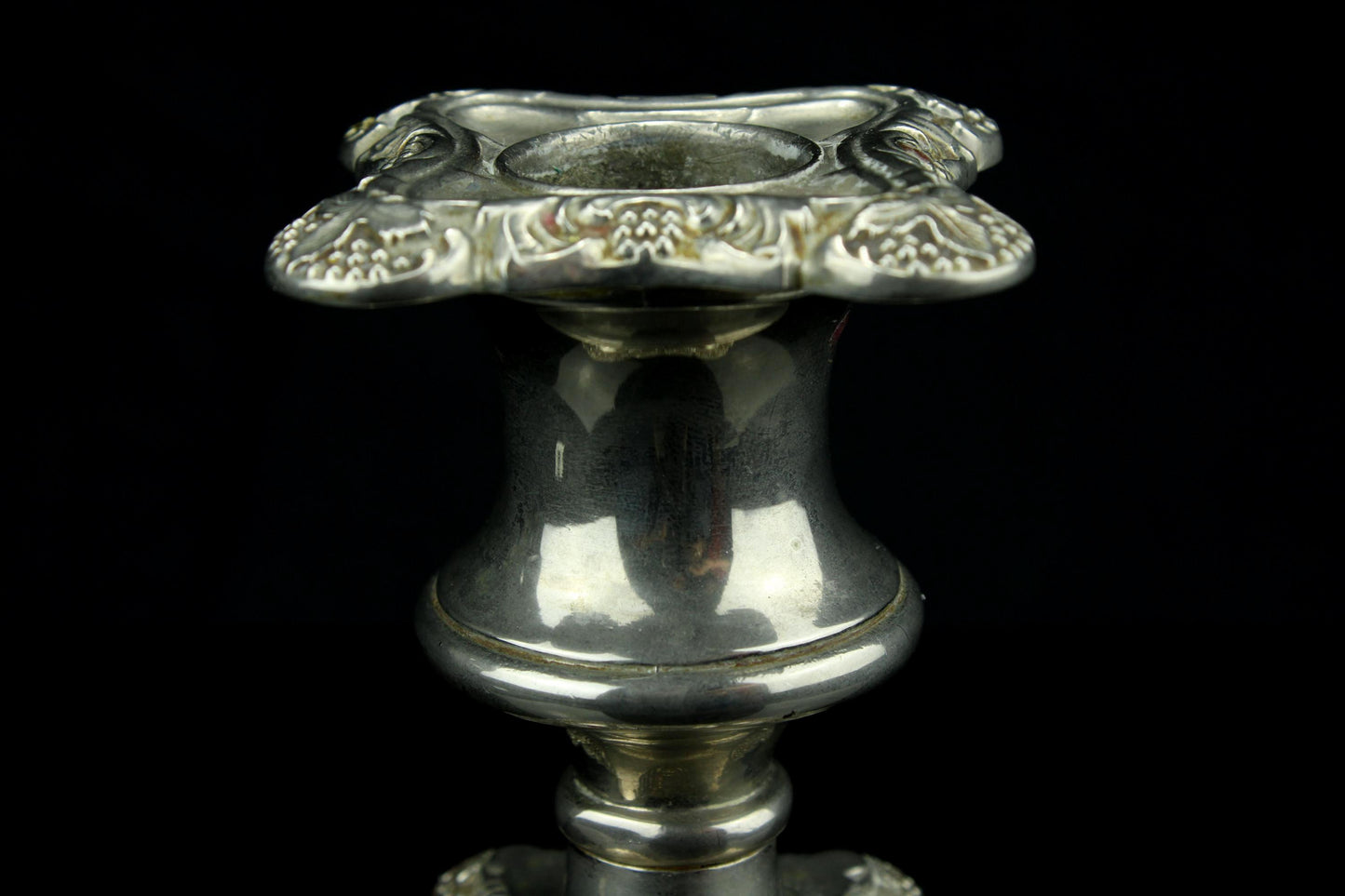 Vintage verzilverd kandelaar made in England - Silver Plated - druivenranken - 13,8 cm