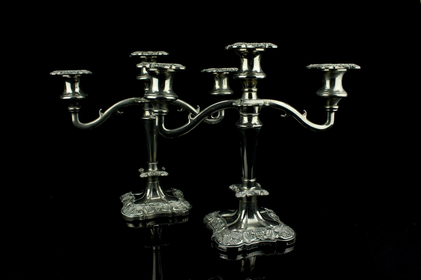 Vintage verzilverd driearmig kandelaar paar - Silver plated made in England - set van 2 - druivenranken - ca. 1900 - Belle Époque - 24,5 cm