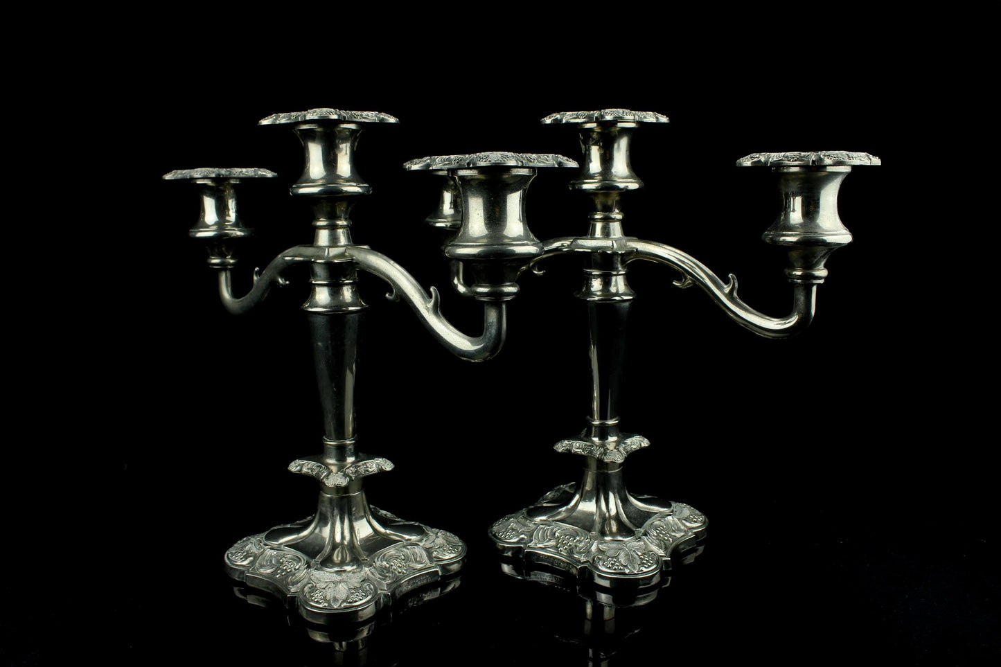 Vintage verzilverd driearmig kandelaar paar - Silver plated made in England - set van 2 - druivenranken - ca. 1900 - Belle Époque - 24,5 cm