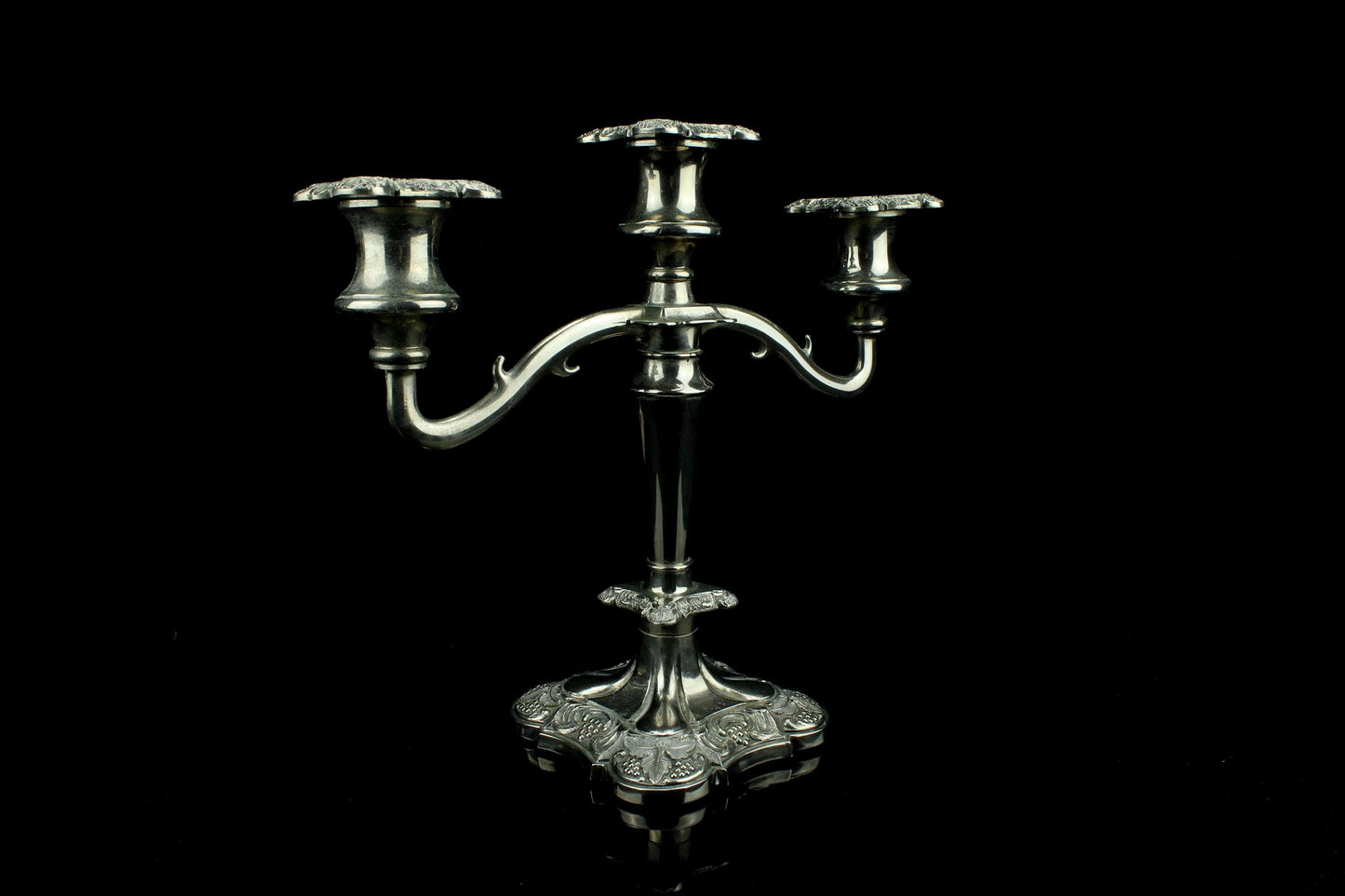 Vintage verzilverd driearmig kandelaar paar - Silver plated made in England - set van 2 - druivenranken - ca. 1900 - Belle Époque - 24,5 cm