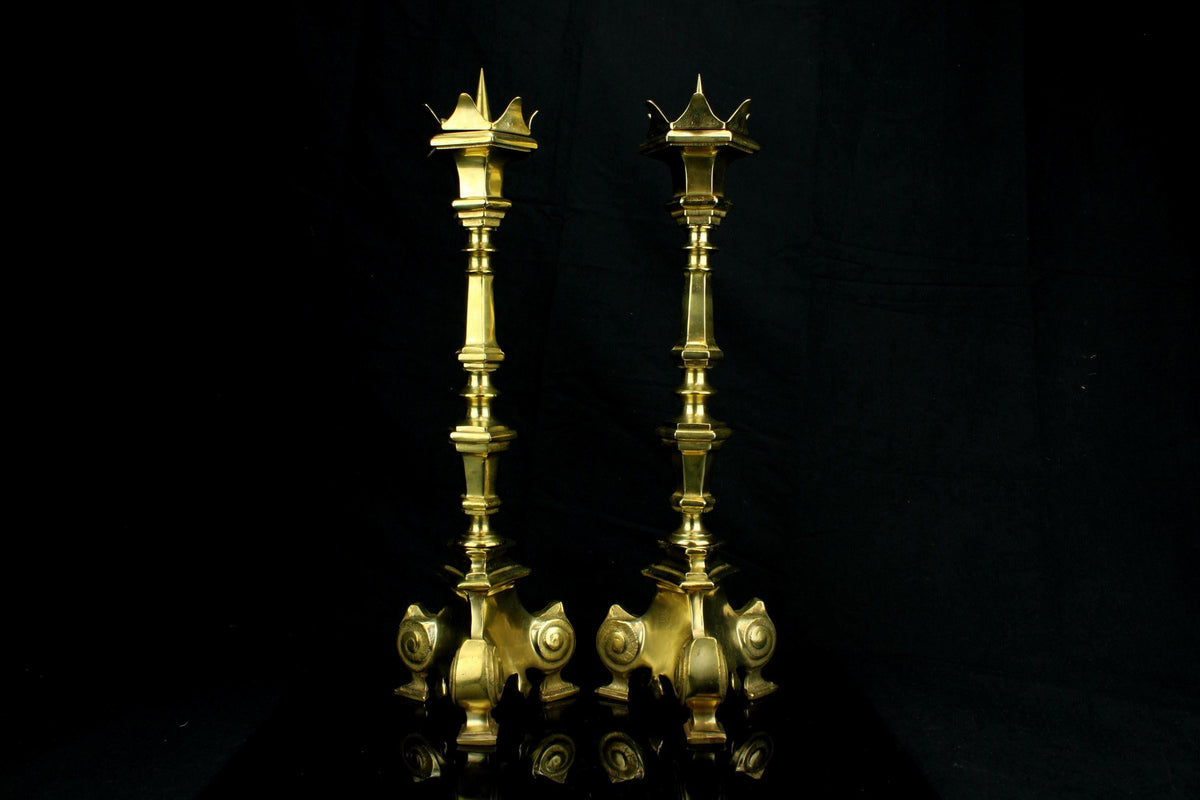 Set neogotische messing kerk altaar kandelaars - pricket stijl met spitskroon - set van 2 - 41 cm hoog -  - brass church candle
