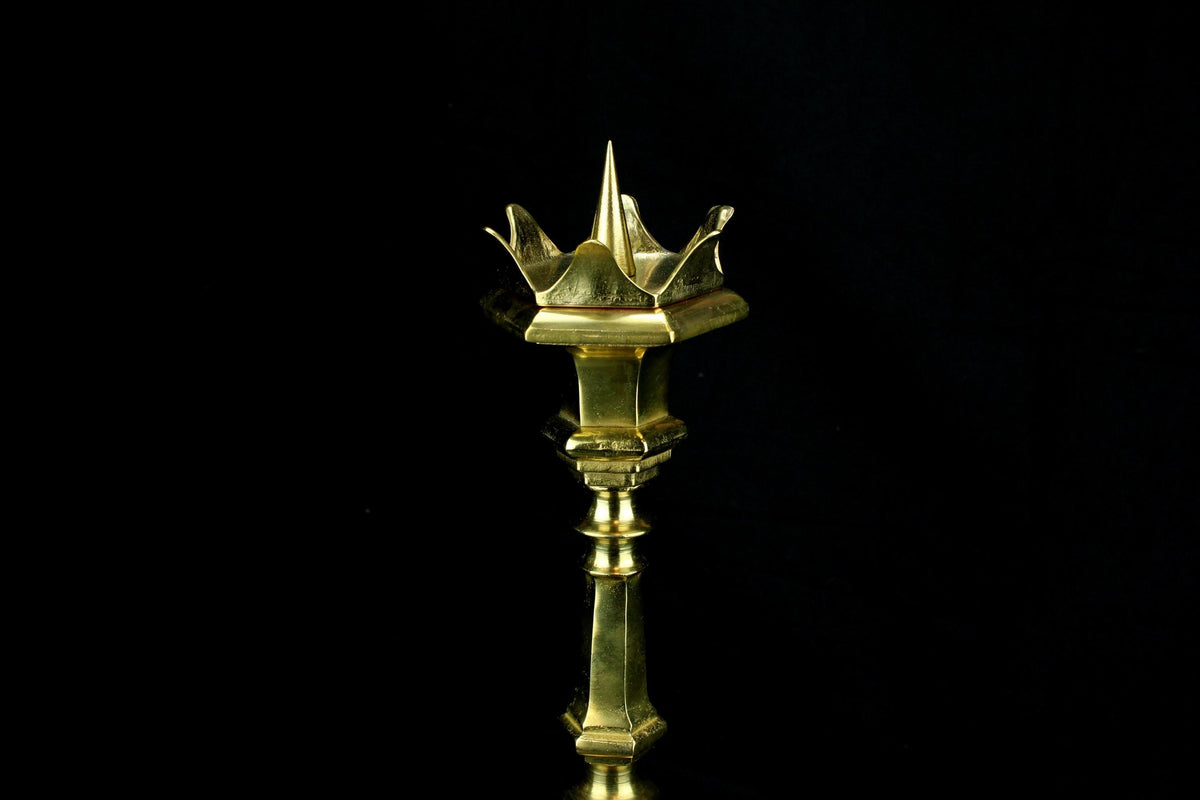 Set neogotische messing kerk altaar kandelaars - pricket stijl met spitskroon - set van 2 - 41 cm hoog -  - brass church candle