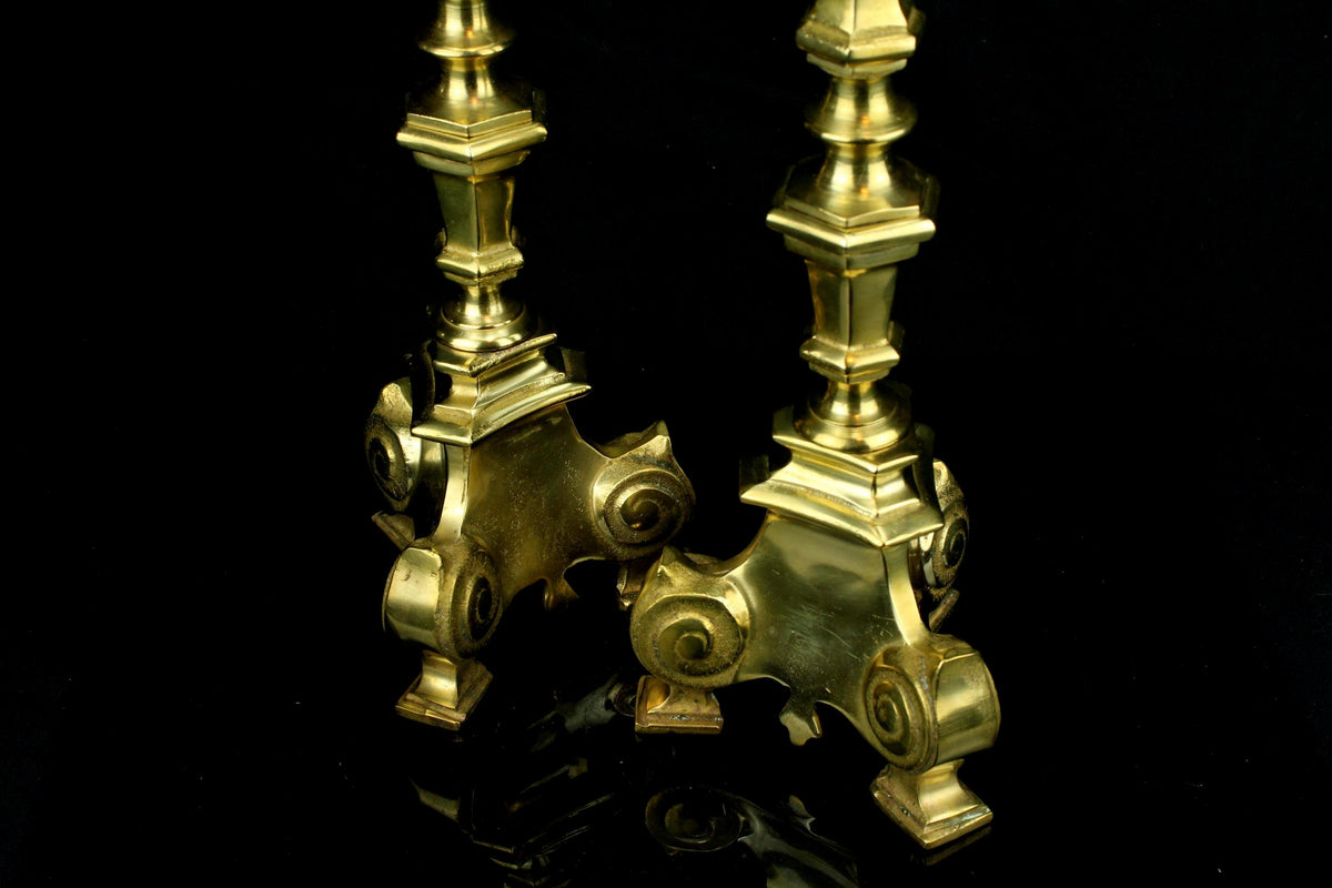 Set neogotische messing kerk altaar kandelaars - pricket stijl met spitskroon - set van 2 - 41 cm hoog -  - brass church candle