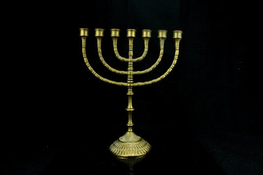 Vintage messing zevenarmige Joodse kandelaar/ menorah met gegadrooneerde sokkel - ca. 1960 - 32 cm hoog