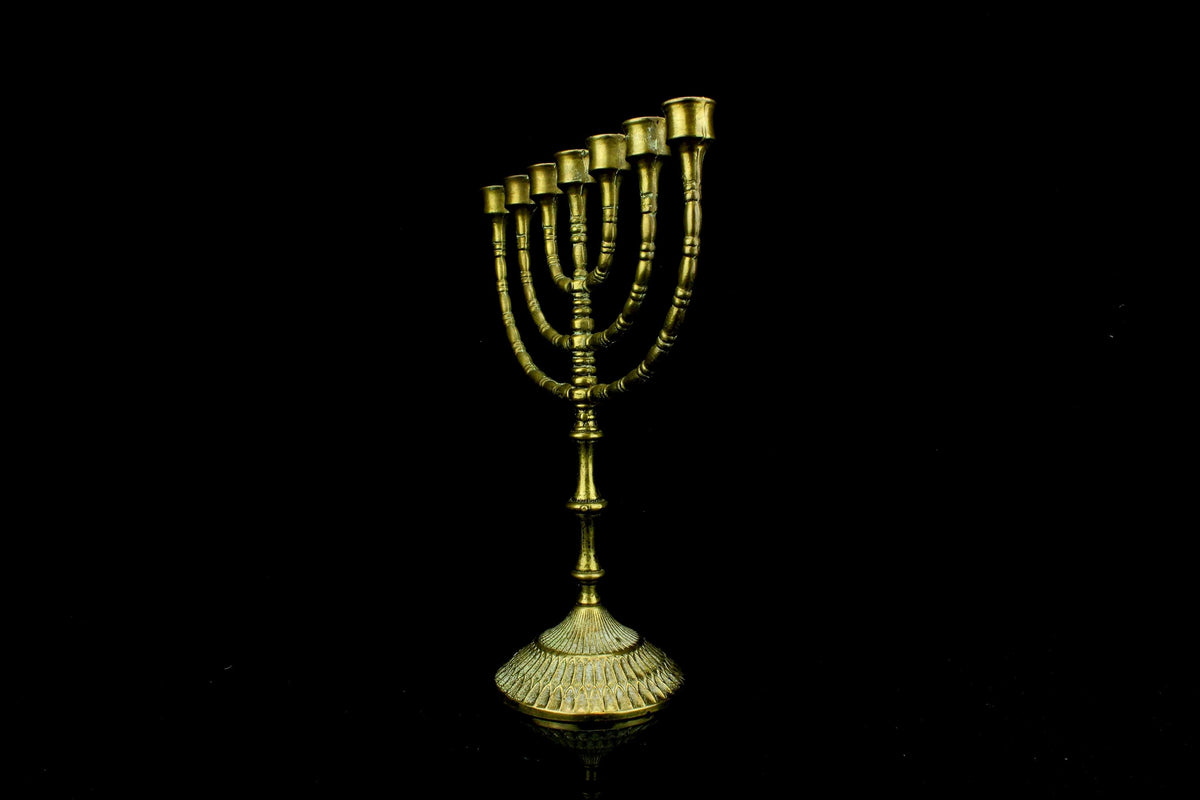 Vintage messing zevenarmige Joodse kandelaar/ menorah met gegadrooneerde sokkel - ca. 1960 - 32 cm hoog