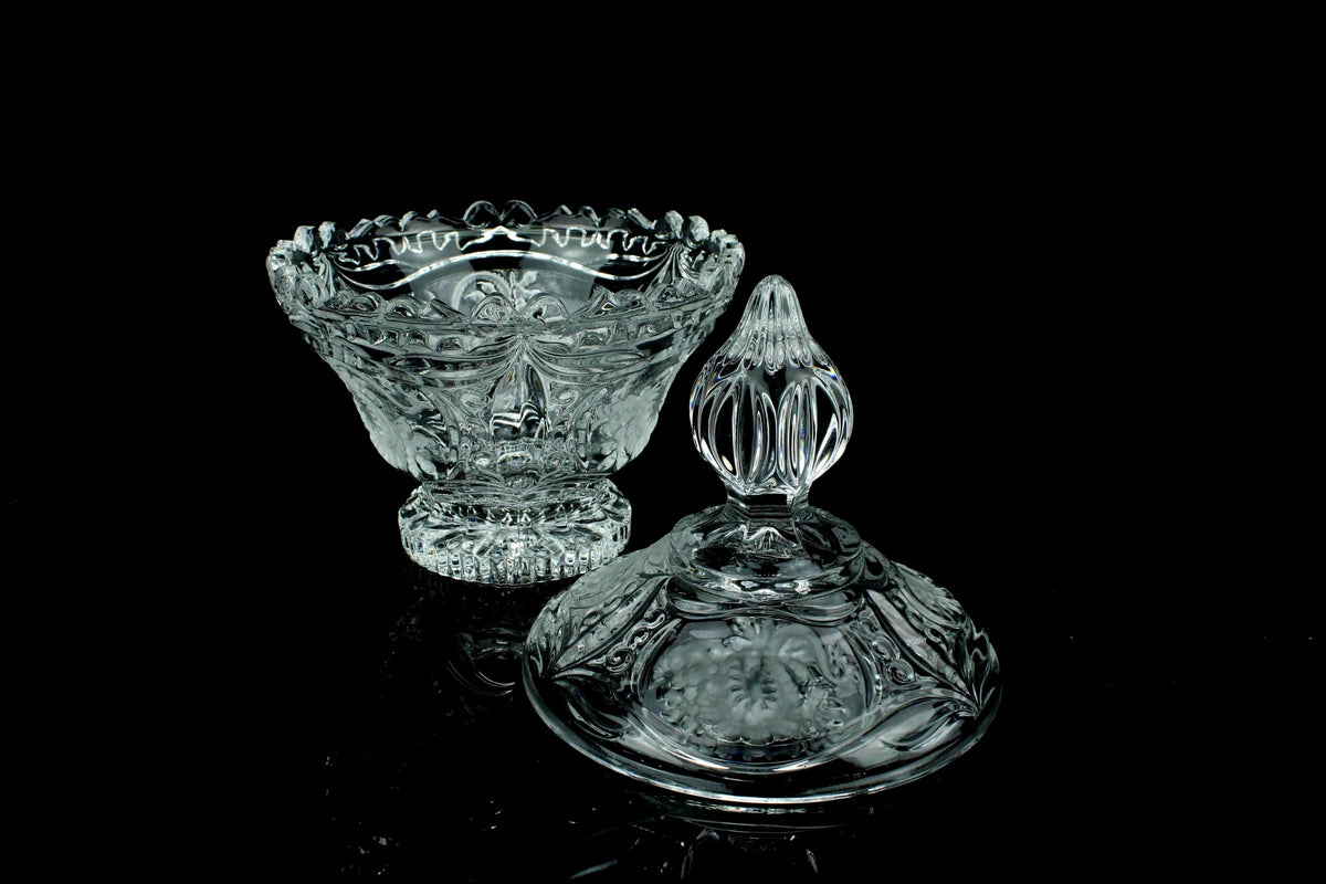 Beiers kristallen schaal met deksel op voet - handgegraveerd - bloemcartouche & fenix - vintage 1950-1970 - 17 cm doorsnede