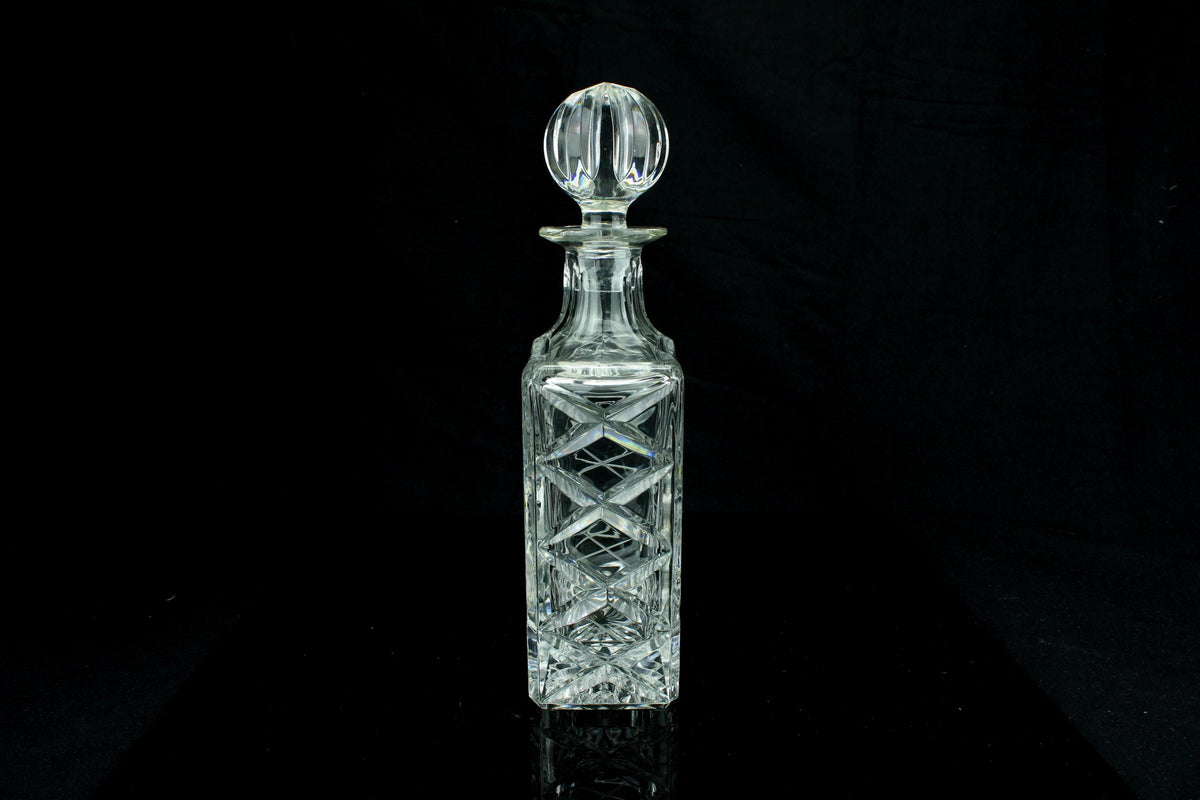 Geslepen vierkant kristallen karaf met bolstop  pinwheel & diamant  zwaar loodkristal  27 cm