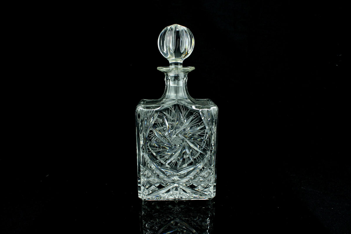 Geslepen vierkant kristallen karaf met bolstop  pinwheel & diamant  zwaar loodkristal  27 cm