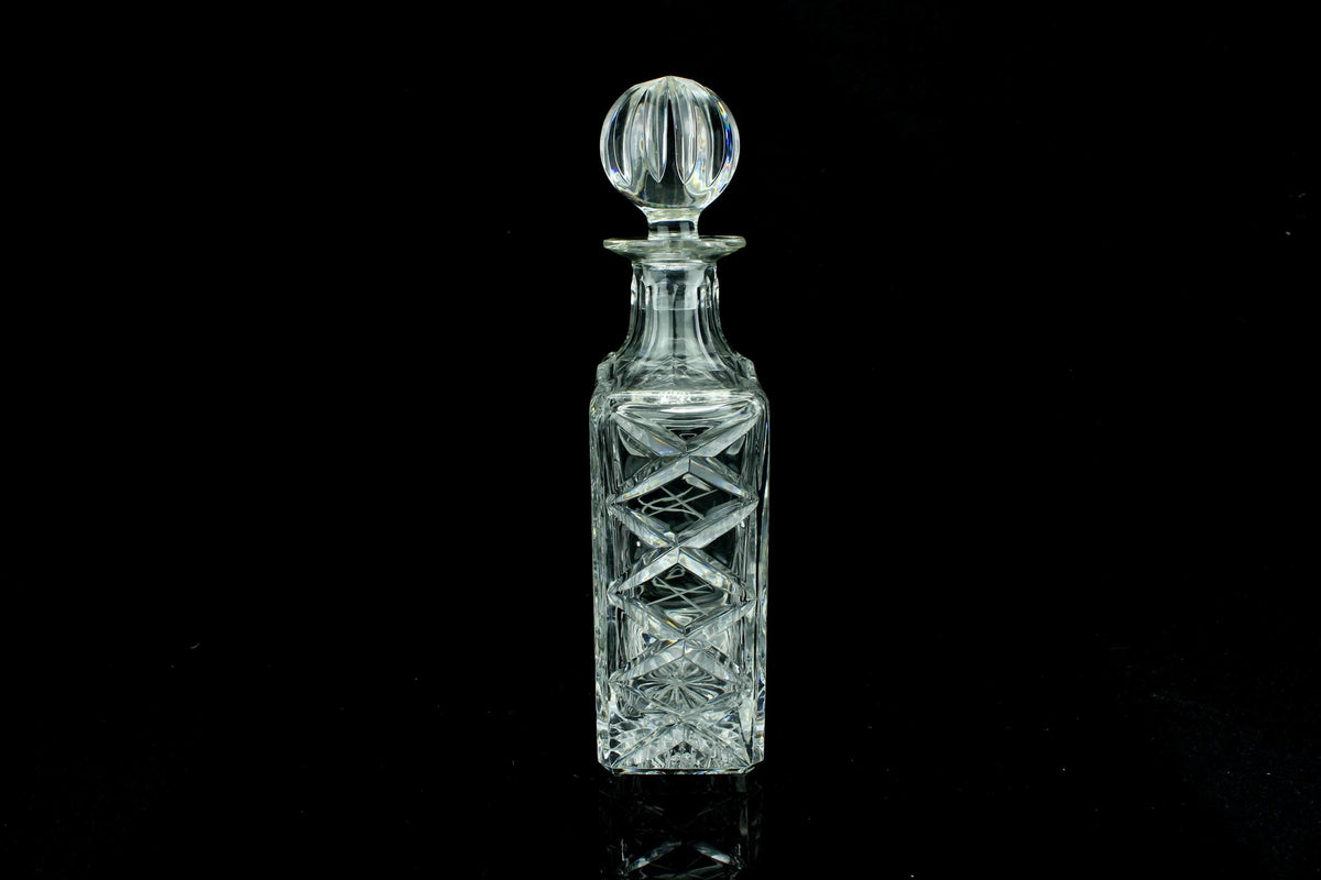 Geslepen vierkant kristallen karaf met bolstop  pinwheel & diamant  zwaar loodkristal  27 cm