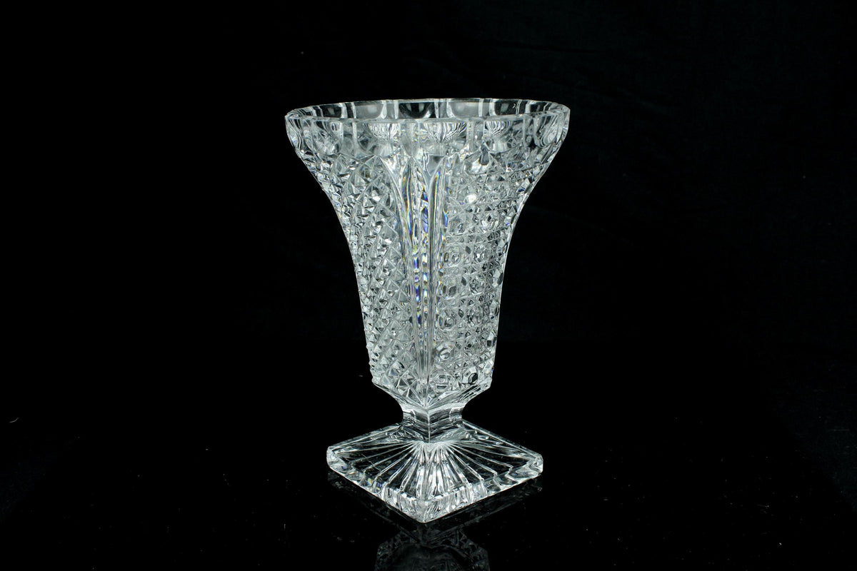 Geslepen Boheems kristallen vaas  hobnail & boogfries  vierkante sterstempel voet  18 cm