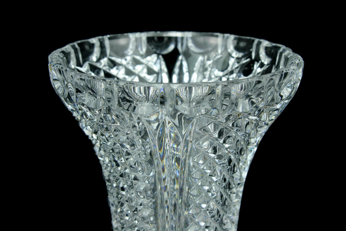 Geslepen Boheems kristallen vaas  hobnail & boogfries  vierkante sterstempel voet  18 cm
