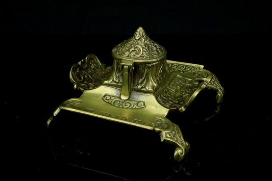 Victoriaans messing inktpot met scharnierdeksel - ornament scrollwerk - 13,5 cm - 546 g - vintage brass inkwell - bureau decoratie