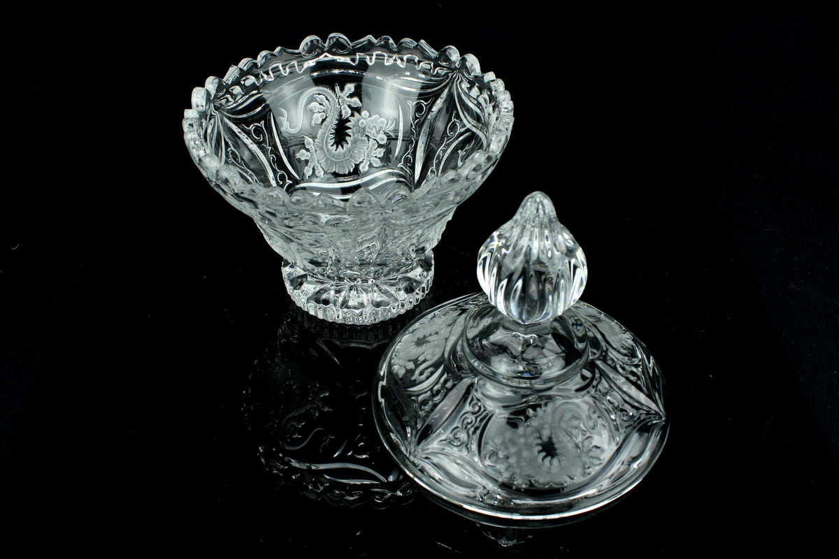 Beiers kristallen schaal met deksel op voet - handgegraveerd - bloemcartouche & fenix - vintage 1950-1970 - 17 cm doorsnede