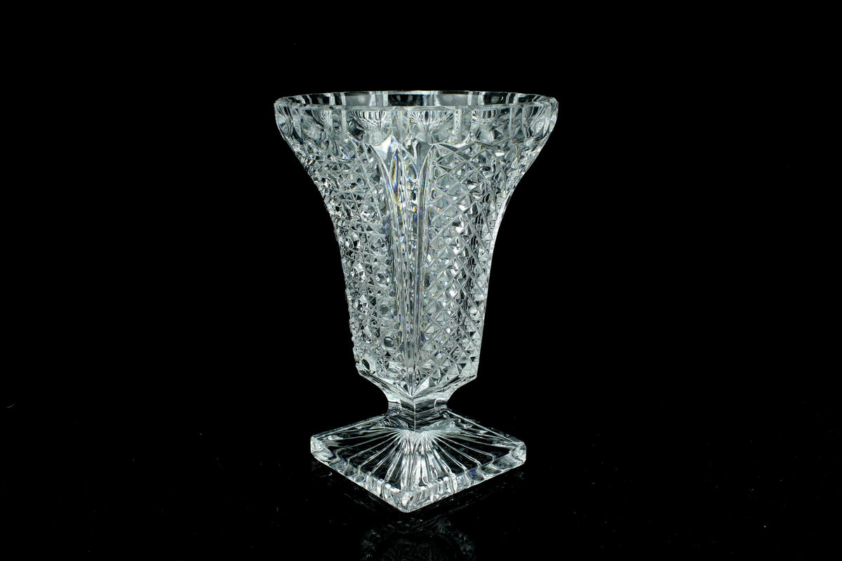 Geslepen Boheems kristallen vaas  hobnail & boogfries  vierkante sterstempel voet  18 cm