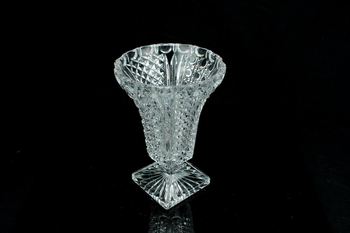 Geslepen Boheems kristallen vaas  hobnail & boogfries  vierkante sterstempel voet  18 cm