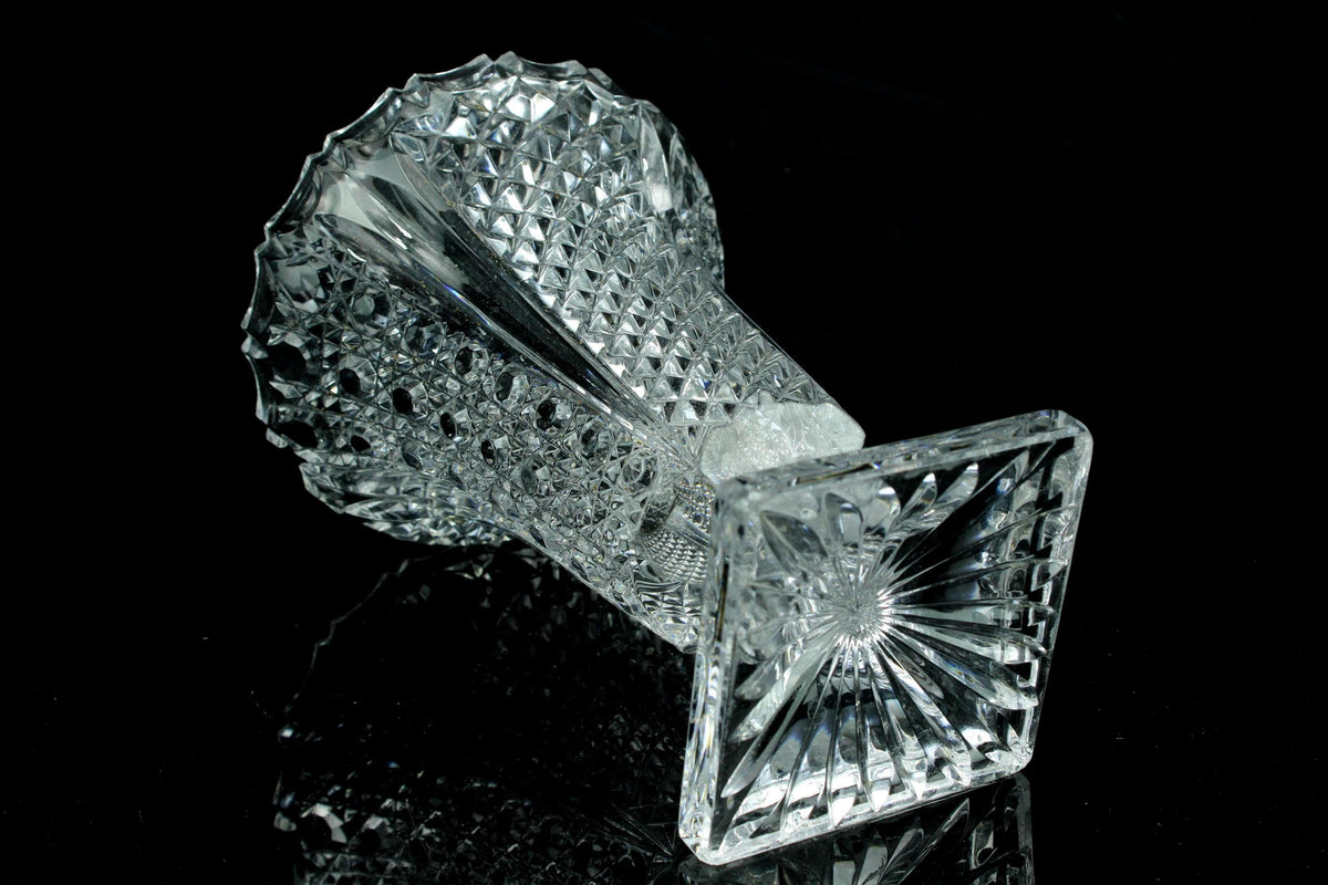 Geslepen Boheems kristallen vaas  hobnail & boogfries  vierkante sterstempel voet  18 cm