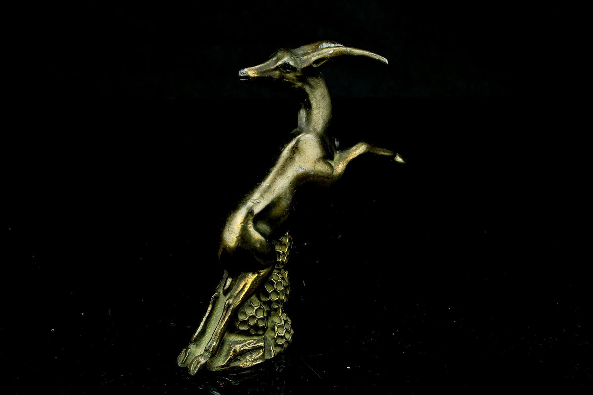 Messing springende antilope/gazellle  art déco  honingraatbasis  dierensculptuur beeldje  11 cm