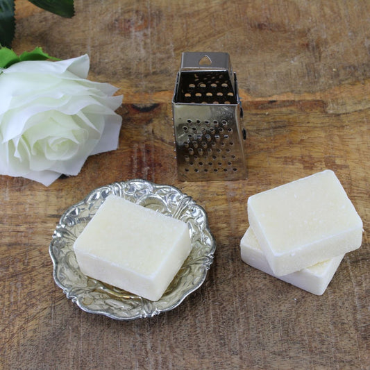 Fresh Cotton: vintage geurblokjes cadeauset - 3 geurblokjes op zilverkleurig schaaltje met rasp