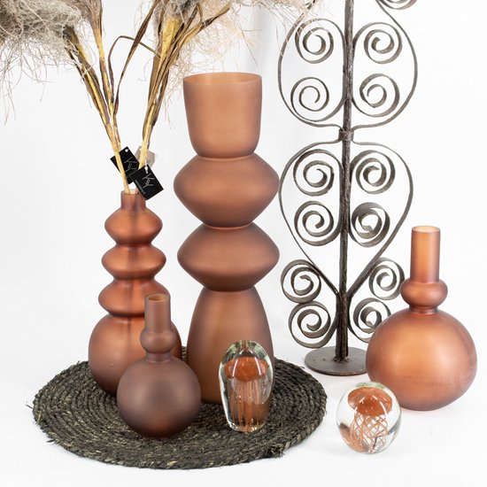 Terra flow: design vaas in roestkleurig glas