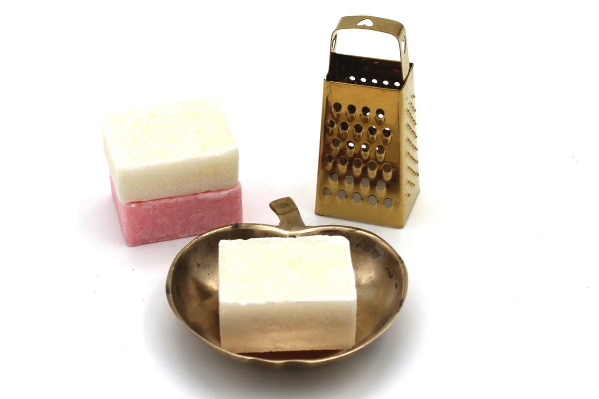 Jasmijn/Rose: vintage geurblokjes cadeauset met amberblokjes, vintage appelschaaltje en rasp