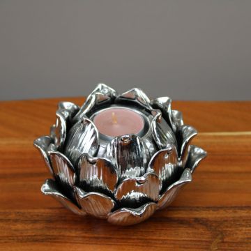 Lotus: vintage zilveren bloem