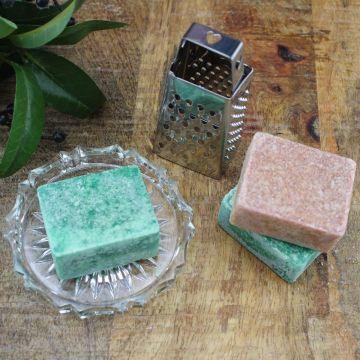 Patchouli/amber geurblokjes / amberblokjes set, met rasp en vintage glazen schaaltje