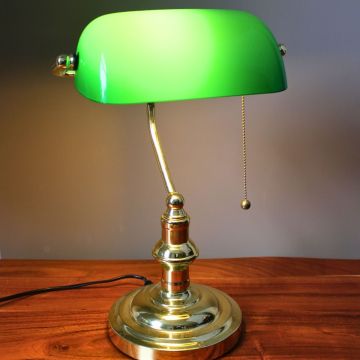 Klassieke bankierslamp met groene glazen kap en messing voet